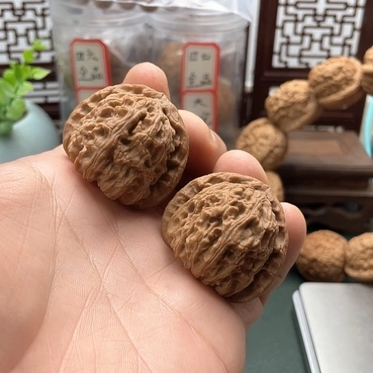 文玩核桃吊坠月*虎39三角白