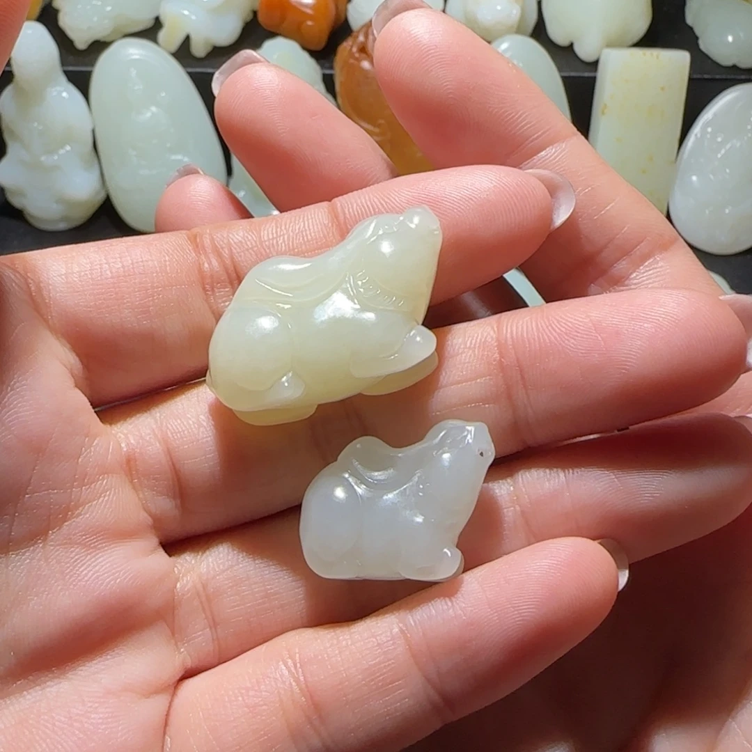 好***来和田玉未镶嵌颈饰