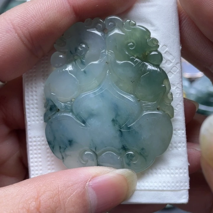 翡翠颈饰未镶嵌双龙