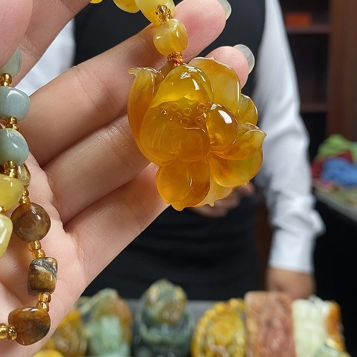 蛇纹石玉未镶嵌颈饰