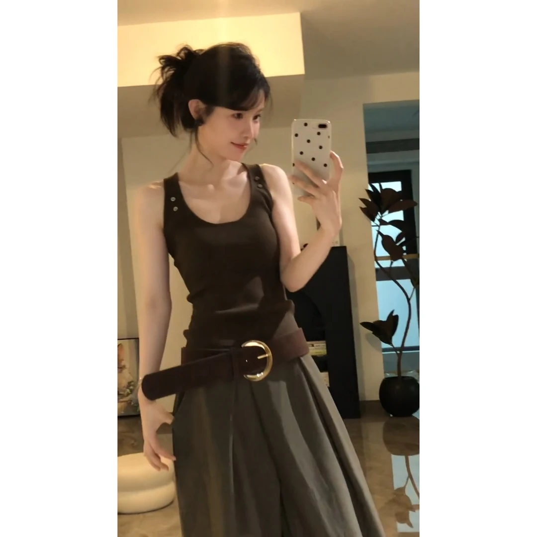 时尚气质咖色吊带背心女夏季内搭设计感小众无袖上衣休闲裤套装