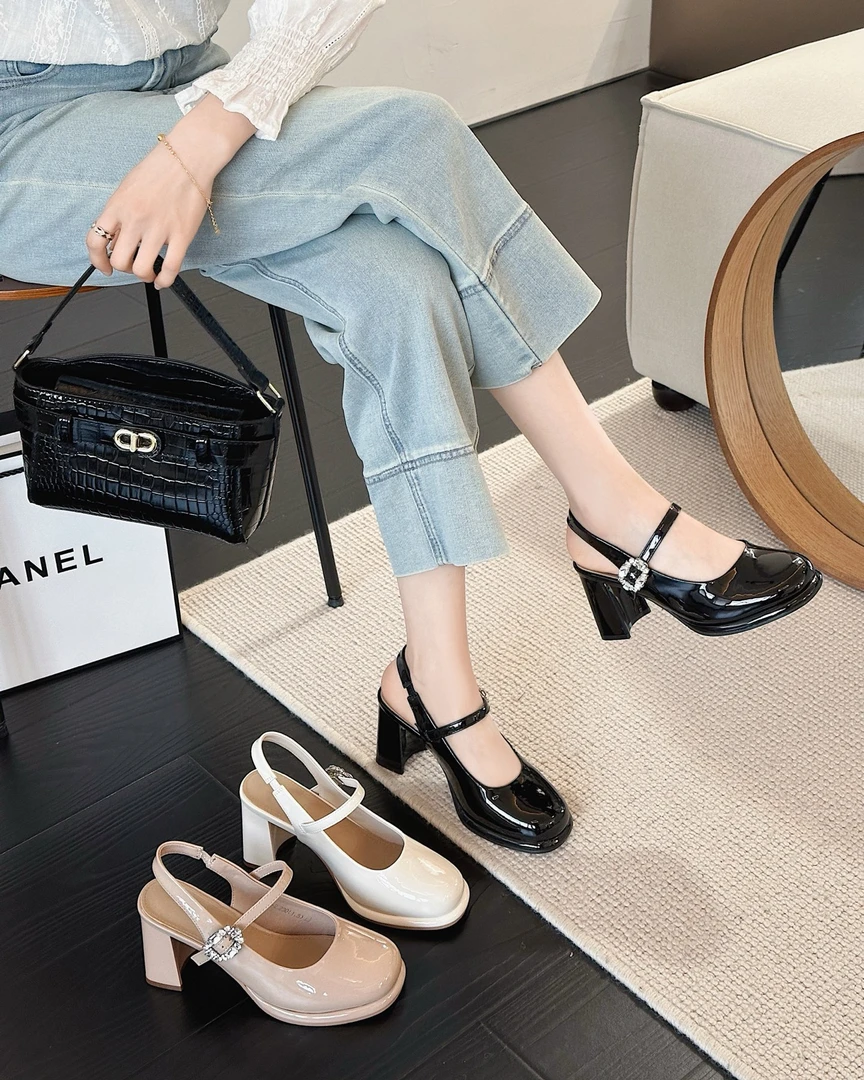 凉鞋女2025新款夏季外穿时尚气质百搭水钻一字带粗跟包头高跟凉拖