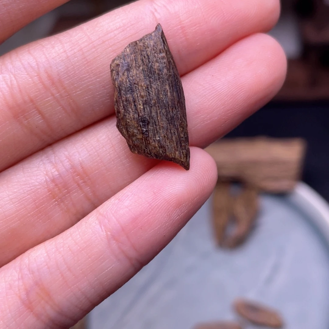 用***30.7克海南莺歌岭牙沉绿棋楠