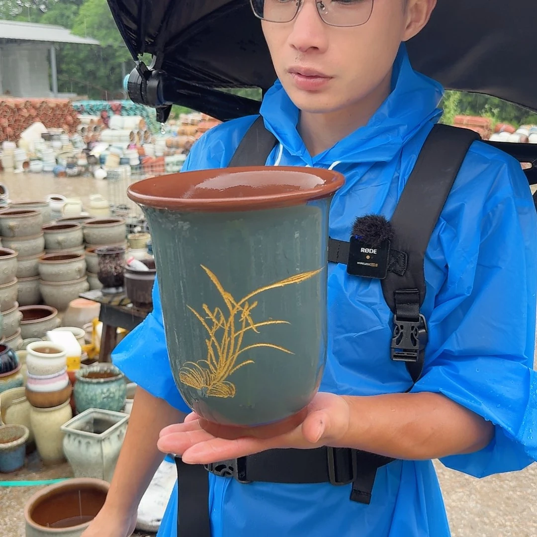 紫砂花盆瑕疵01一个一个