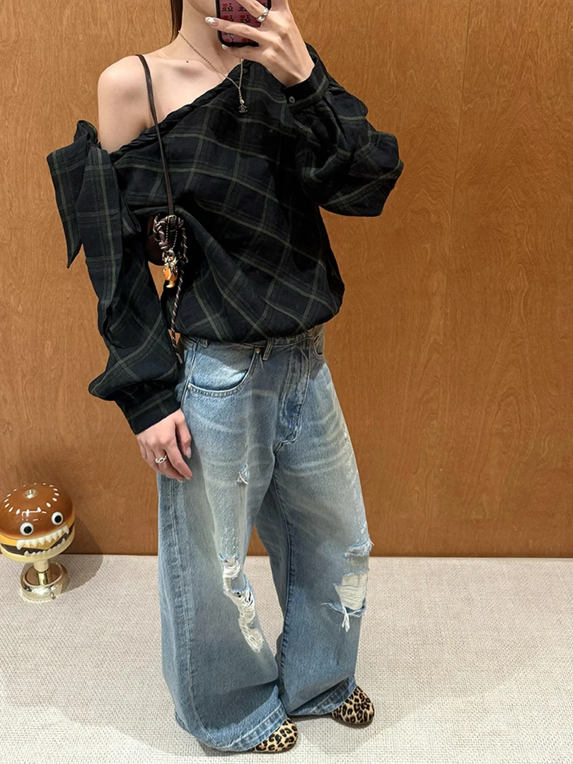 今年流行漂亮时尚洋气减龄高级感上衣独特超好看格纹露肩衬衫女秋
