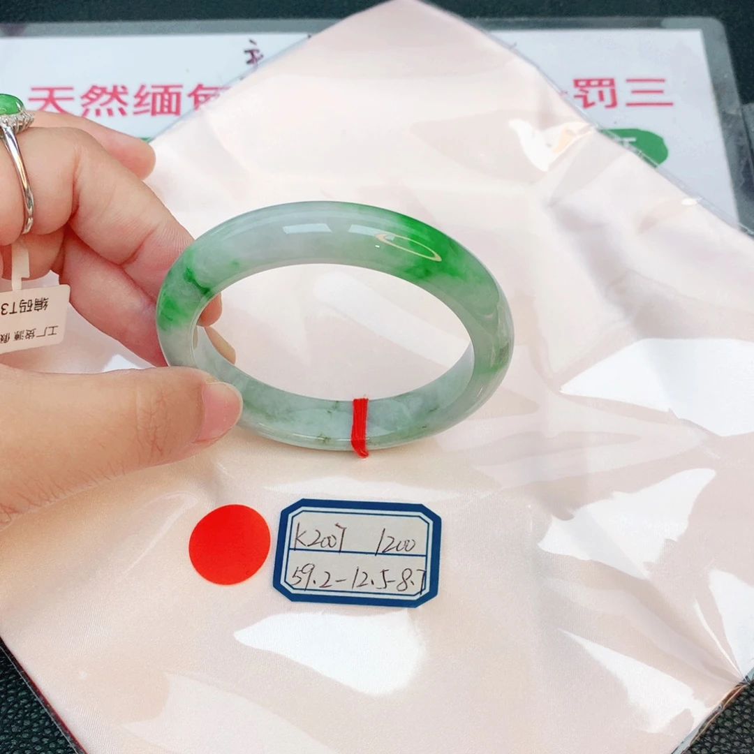 翡翠手镯未镶嵌缅甸翡翠
