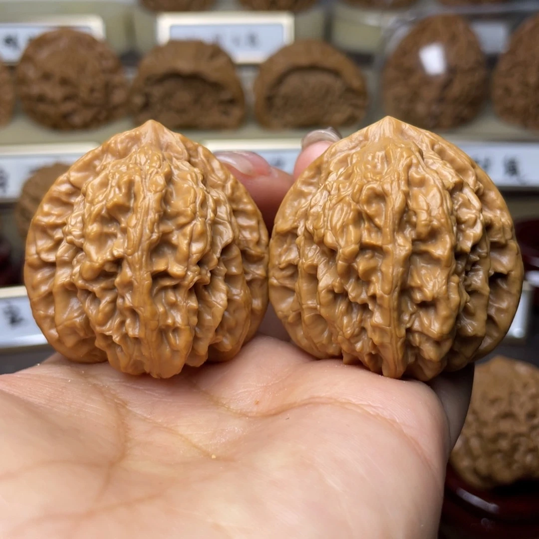 文玩核桃把件霞云岭41左右