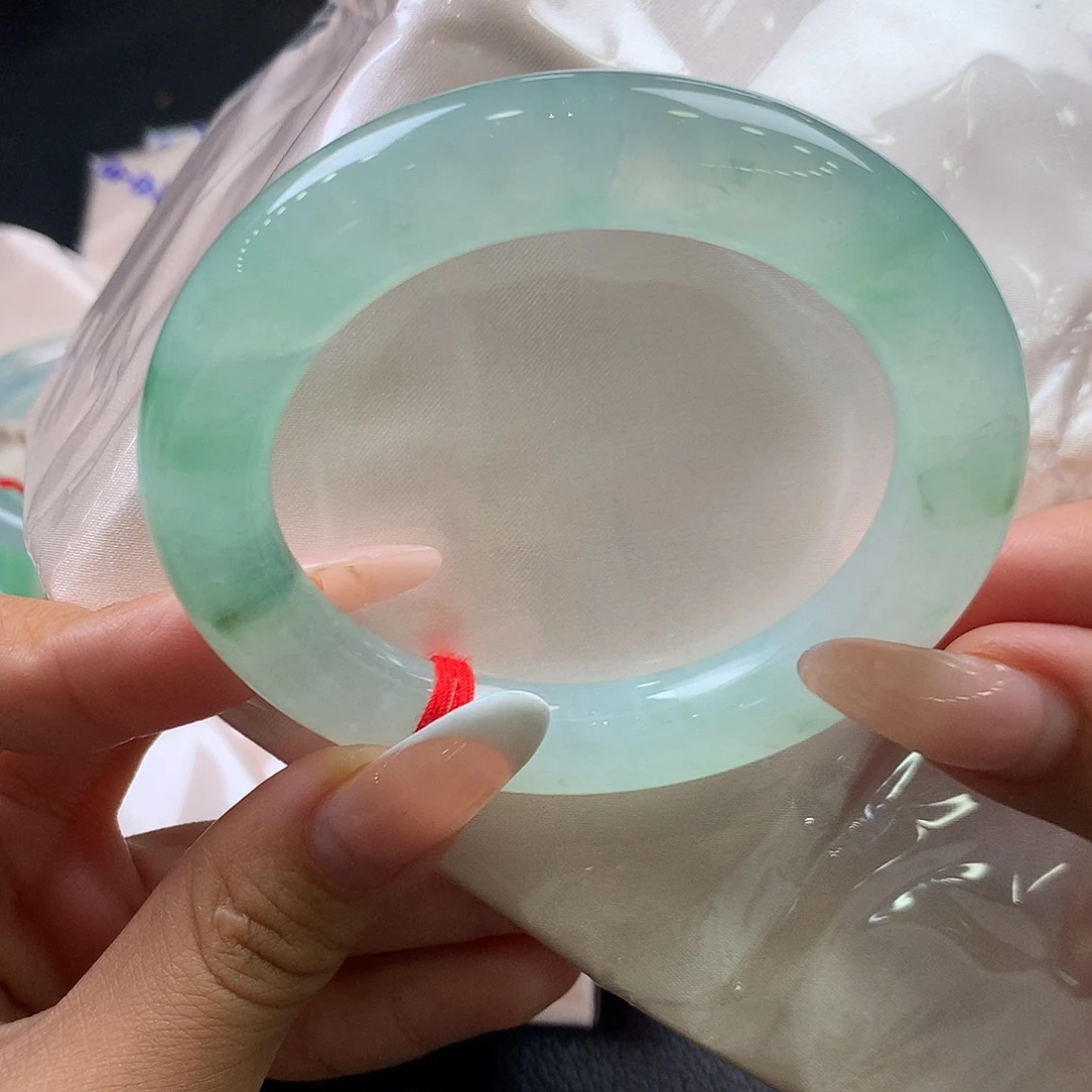 翡翠未镶嵌手镯（圆镯）85号大圈口冰种大漏