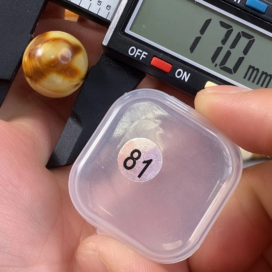 琥珀裸石未镶嵌圆珠