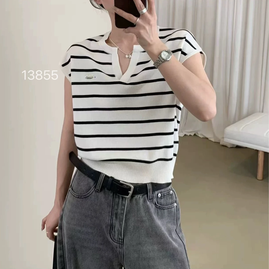 13855（部分无水洗唛，介意慎拍）CHUXUN新款剪刀领刺绣小飞袖