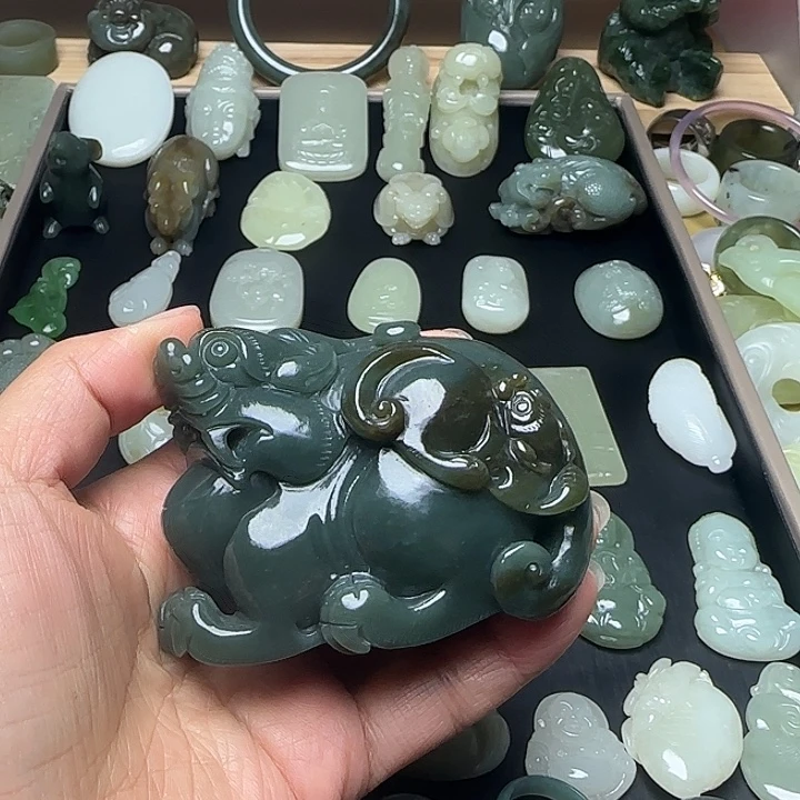 和田玉未镶嵌把件