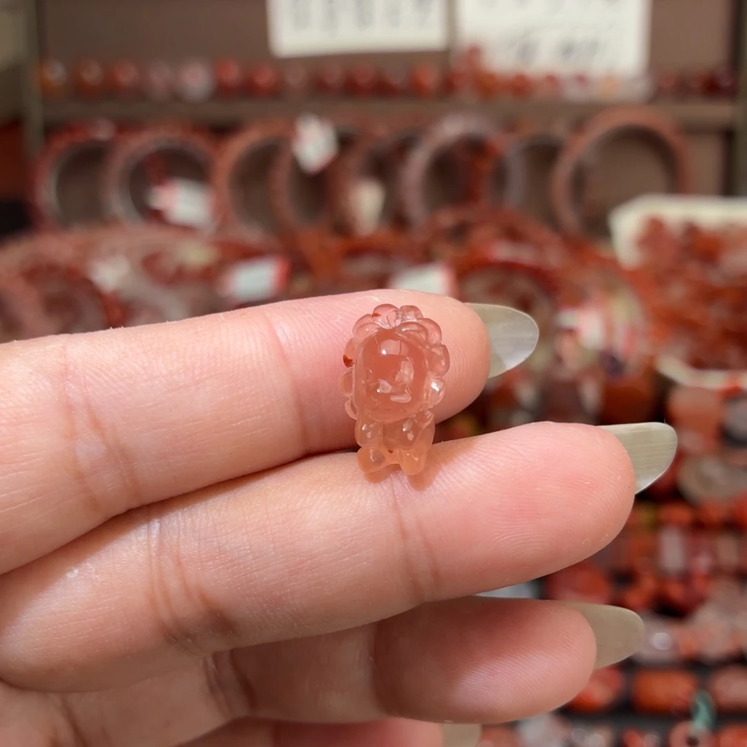 南红玛瑙未镶嵌颈饰吊坠孔狮子