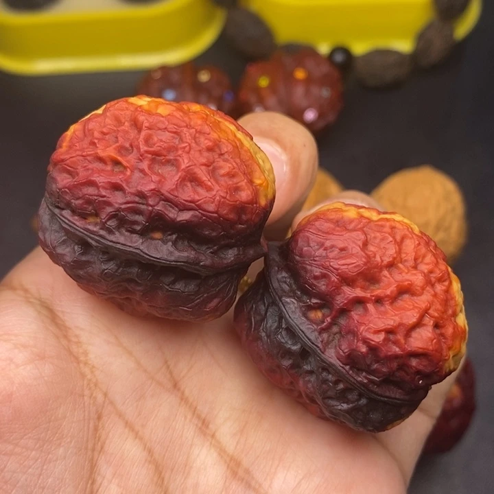文玩核桃吊坠36尺脑纹金蟾