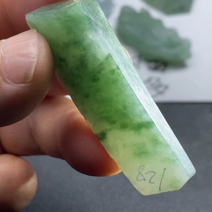 定制翡翠未镶嵌包工