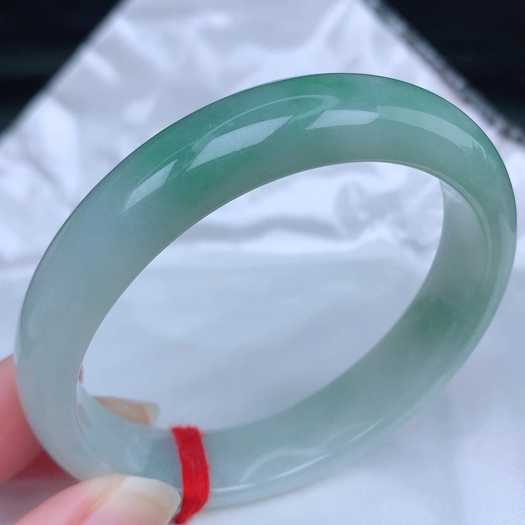 未镶嵌手镯（贵妃镯）翡翠天然