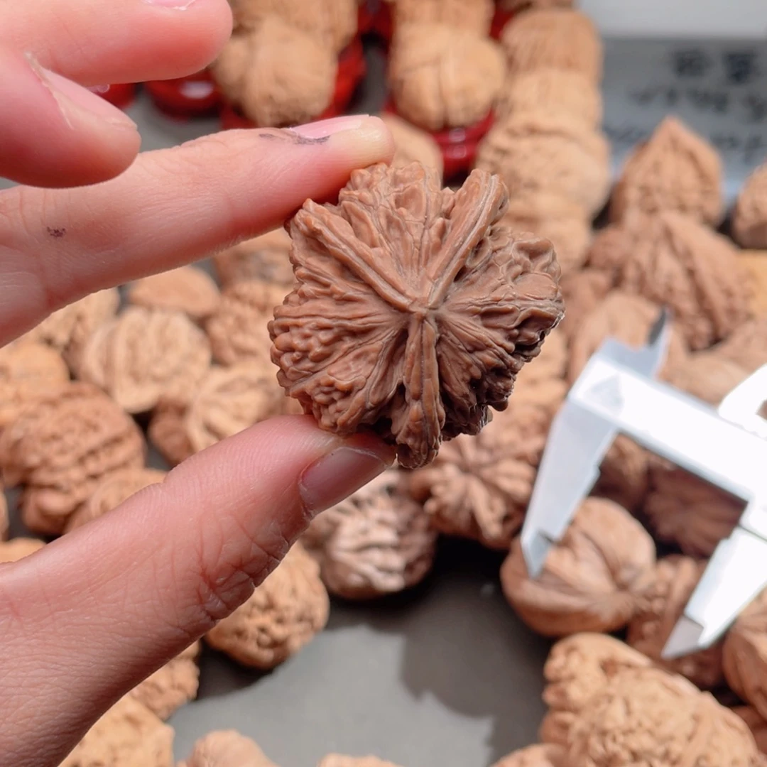 鲁***吃文玩核桃吊坠35篓子
