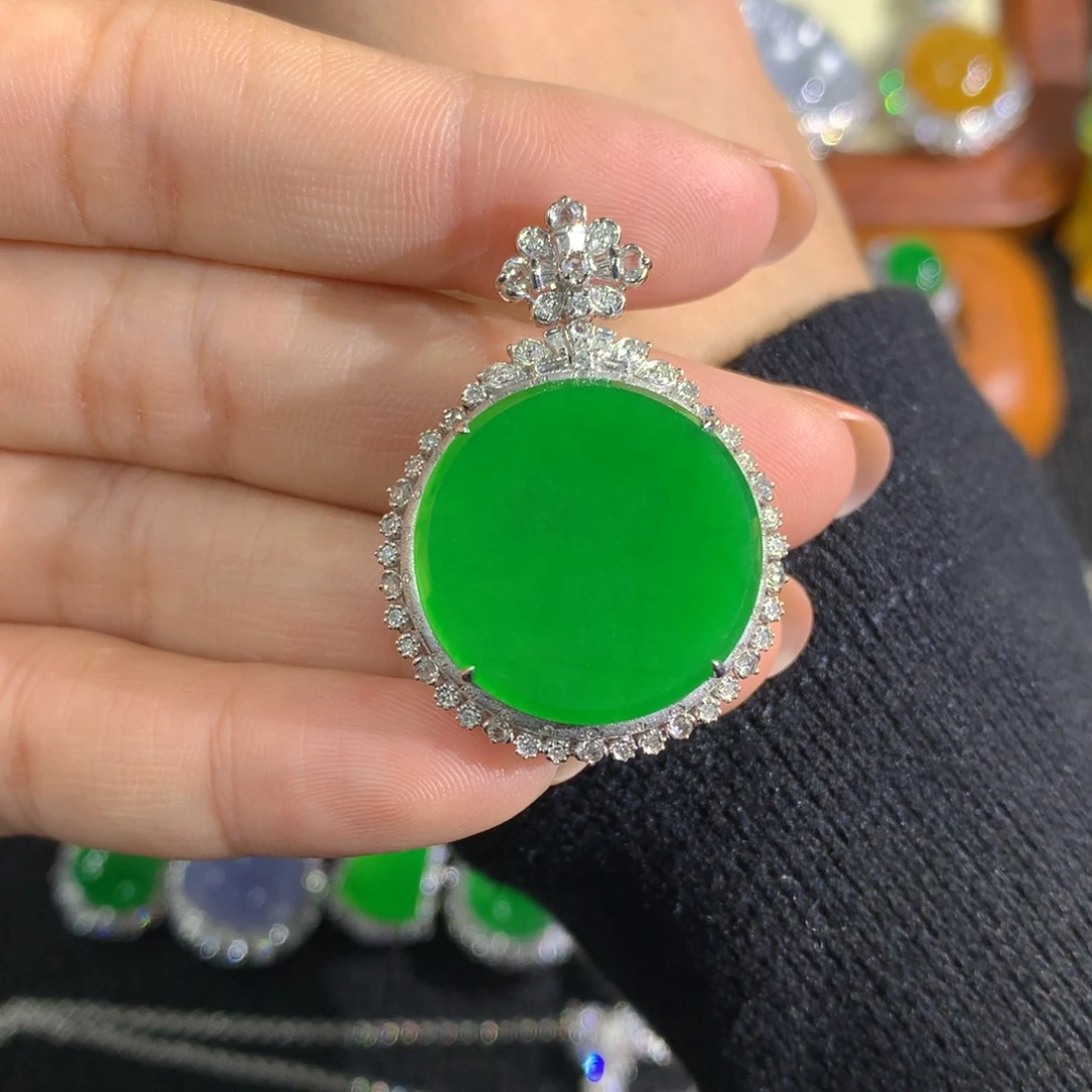 翡翠18K金镶嵌颈饰