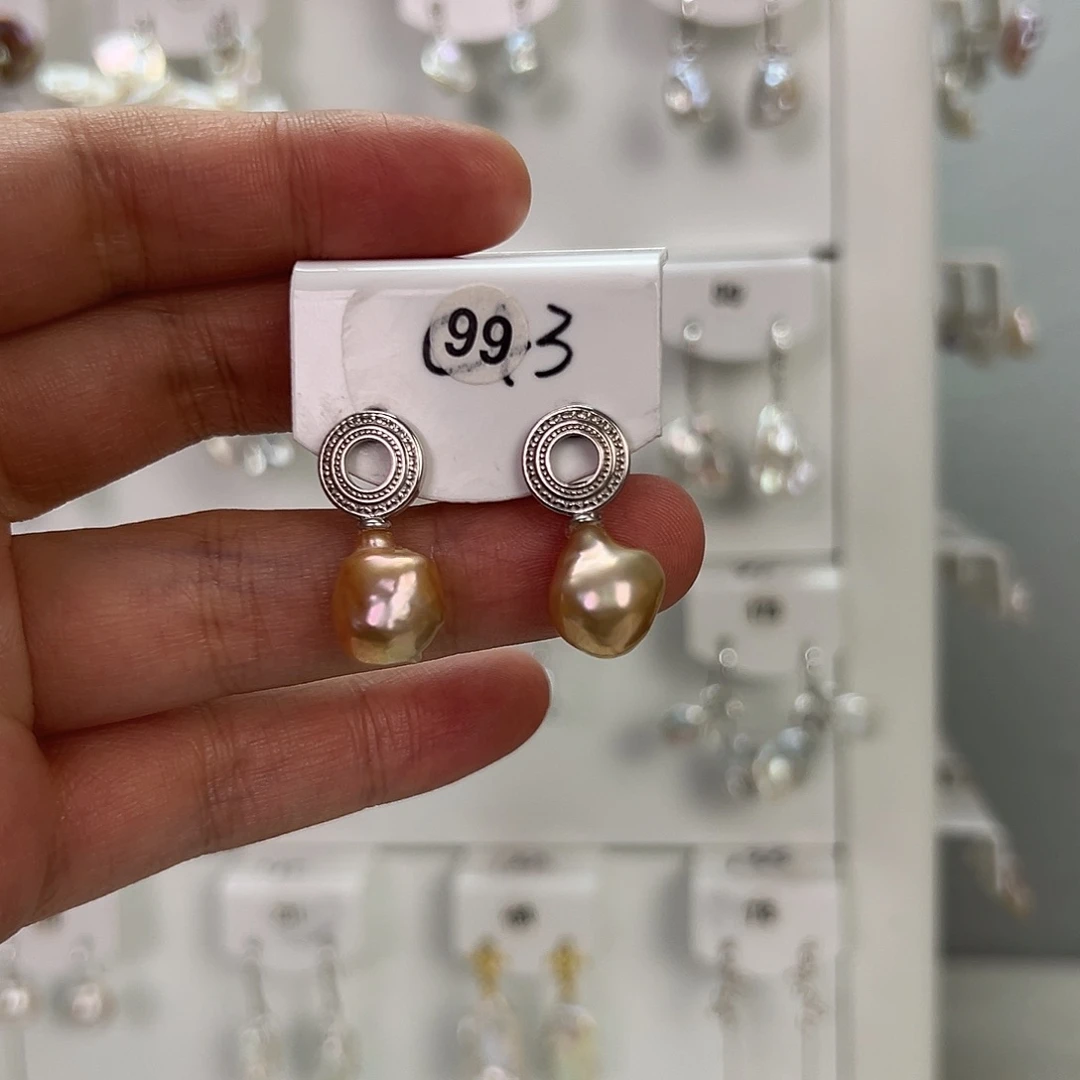 D****非金属巴洛克花瓣耳饰