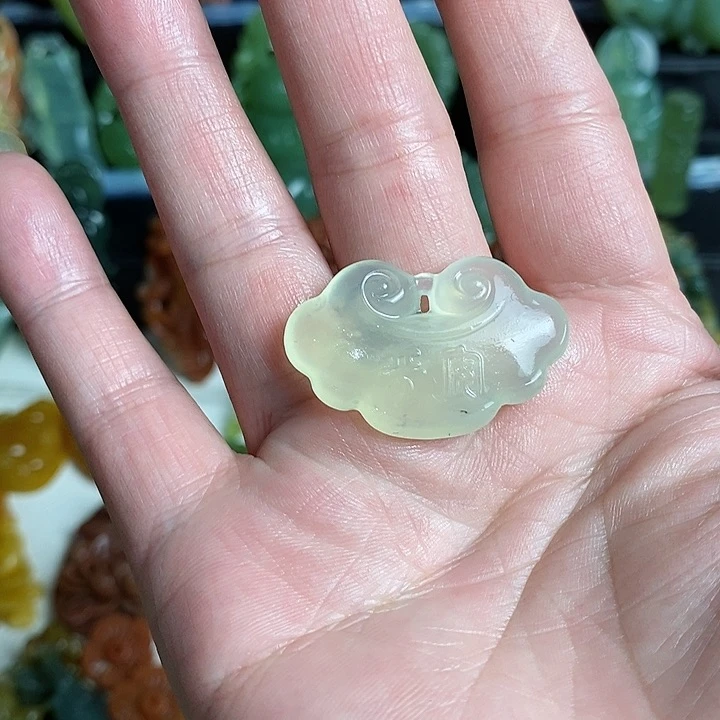 未镶嵌蛇纹石玉颈饰