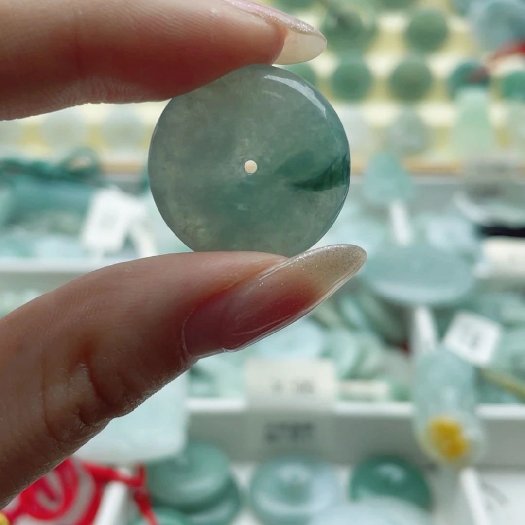 翡翠颈饰未镶嵌天然翡翠