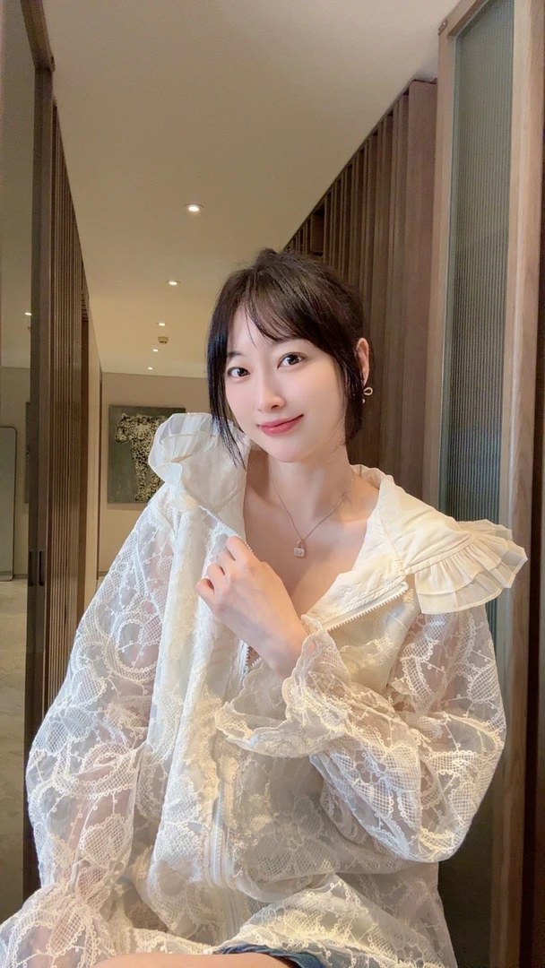 【张静芝】重工全蕾丝连帽外套