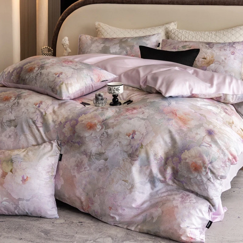 2025春夏100贡缎长绒棉数码印花 闲云归处-粉