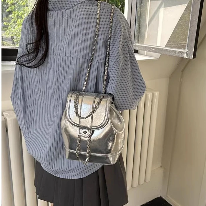 双肩背包女款爆款2025新款韩版休闲银色小背包网红质感链条包包