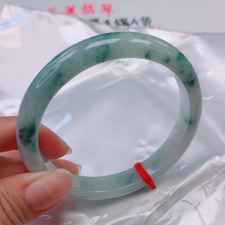 翡翠手镯未镶嵌58圈