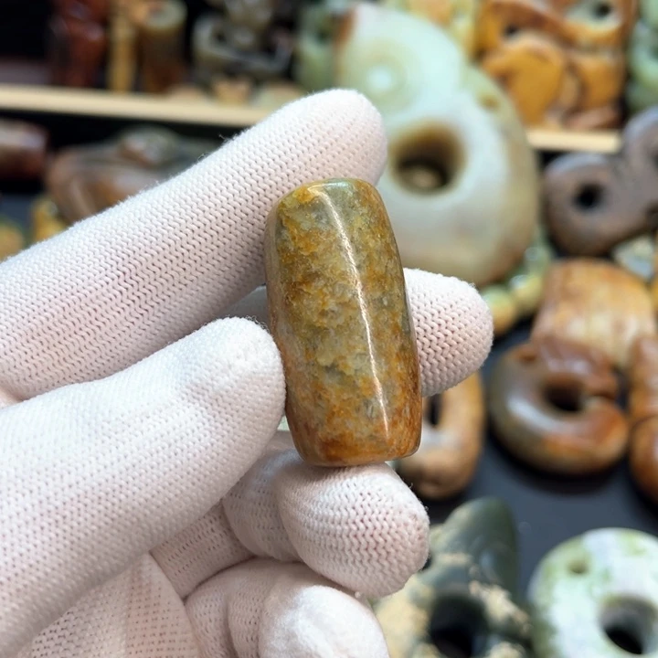 未镶嵌岫岩河磨玉（透闪石质玉）挂件