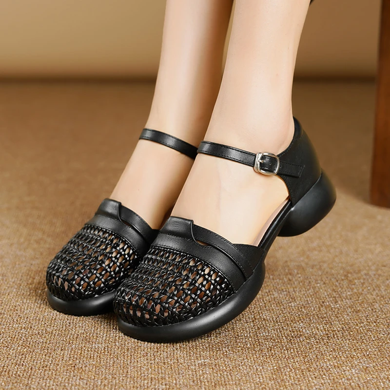 真皮镂空包头一字带凉鞋夏镂空凉鞋低跟包跟休闲风日常粗跟妈妈鞋