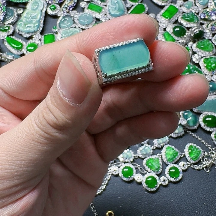 翡翠颈饰未镶嵌天然A货翡翠放漏