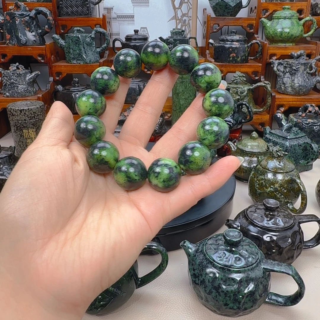 龙***团蛇纹石玉未镶嵌摆件