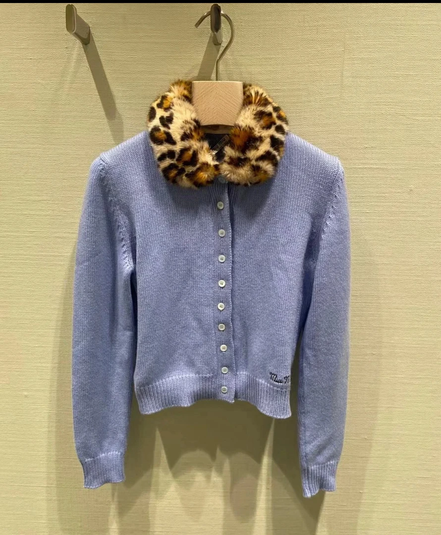 95新 MIU MIU/缪缪 ff241 山羊绒 豹纹毛毛领logo刺绣开衫 36码