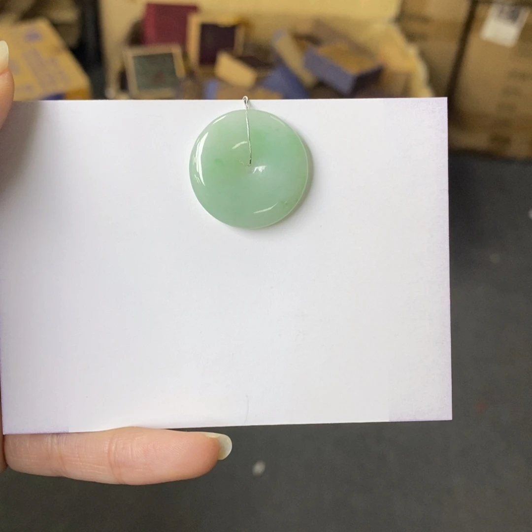 翡翠颈饰未镶嵌平安扣