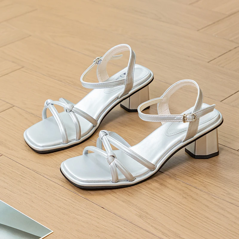 新款皮带装饰时尚粗跟时装女细跟时装凉鞋高跟方头高跟鞋平底凉鞋