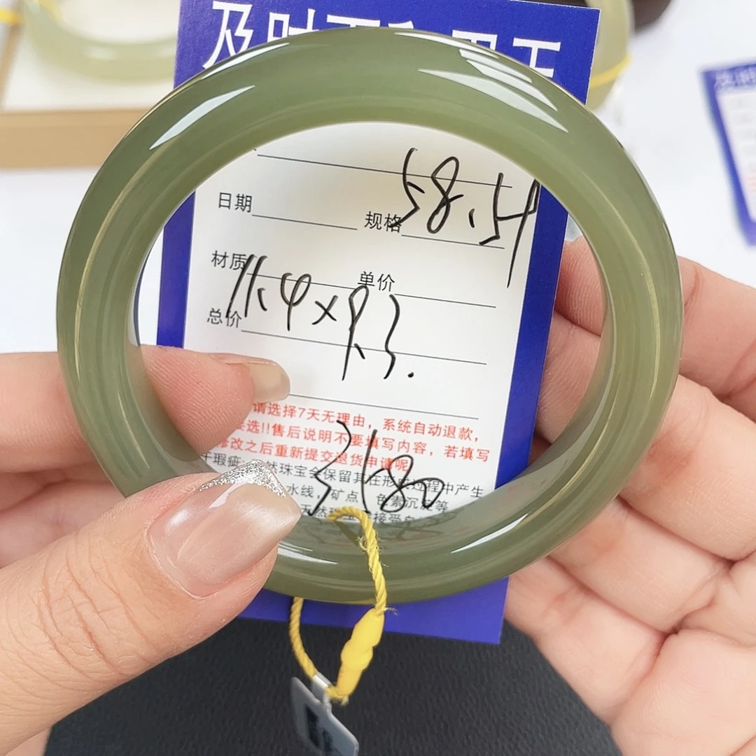 和田玉未镶嵌手镯