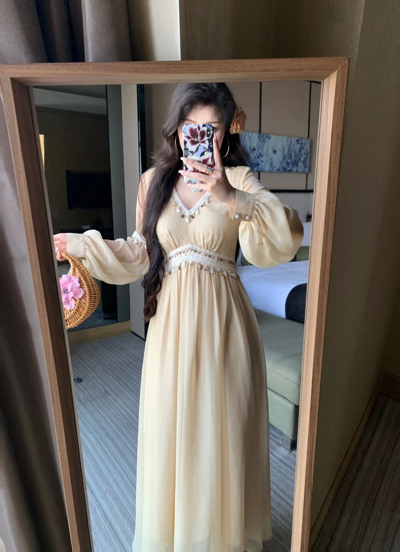 《西域公主》2025夏季纯色民族风V领气质女人连衣裙长裙M97