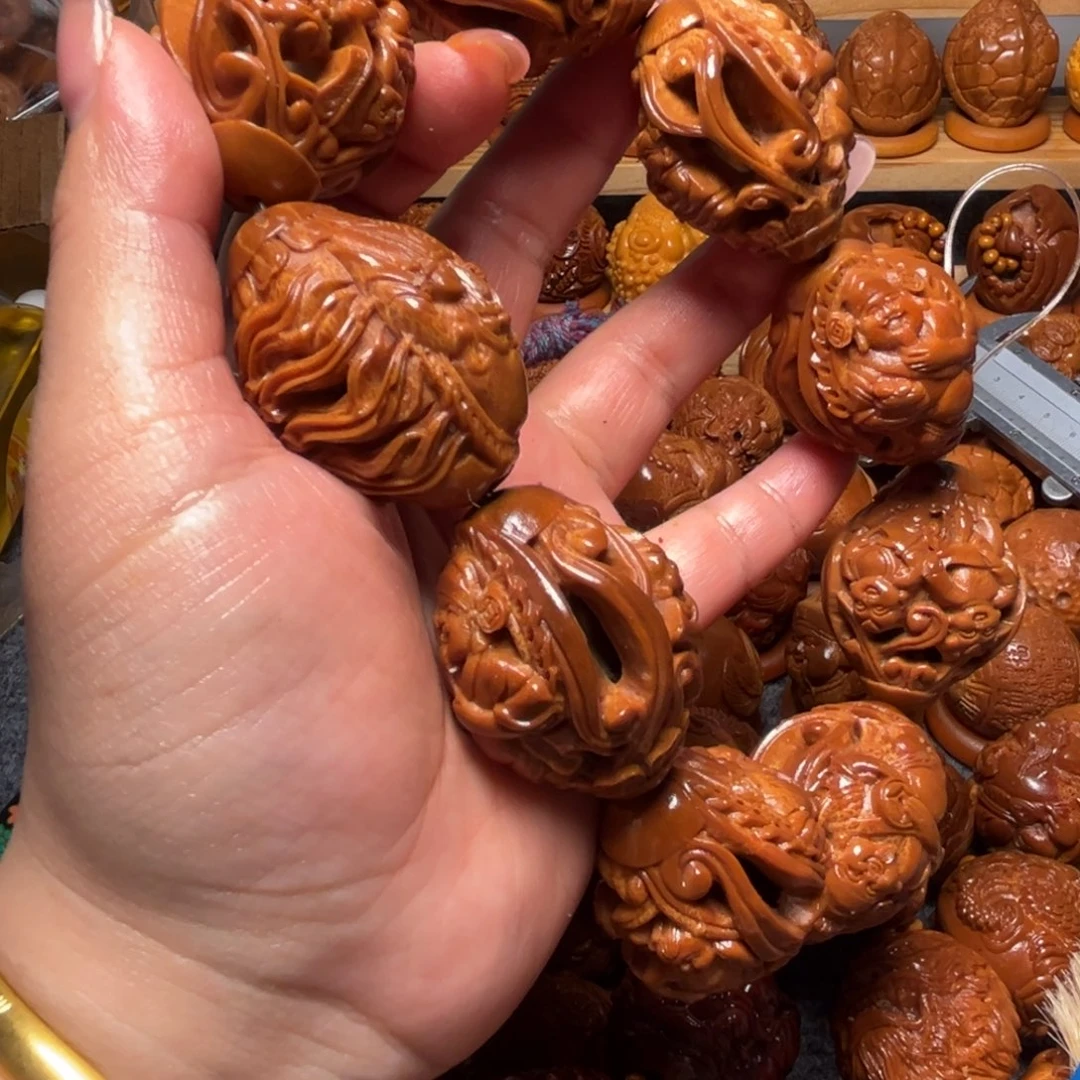 橄榄核把件镂空财神