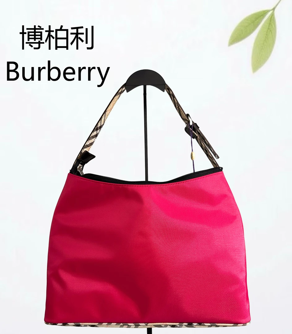 95新 BURBERRY/博柏利 玫红色降落伞单肩包G25803924底长33X23
