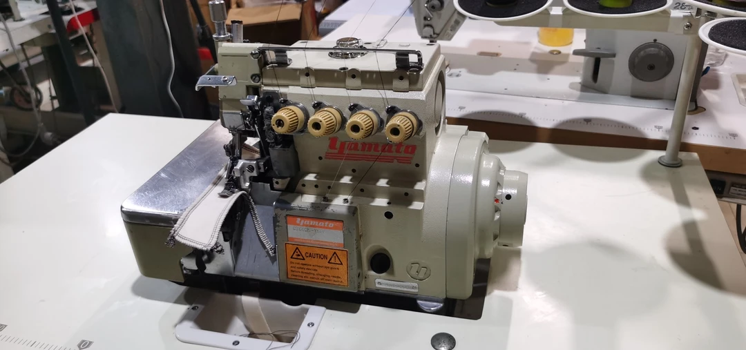 原装大和（雅满桃）直驱四线拷边机