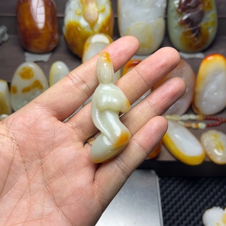 和田玉未镶嵌颈饰