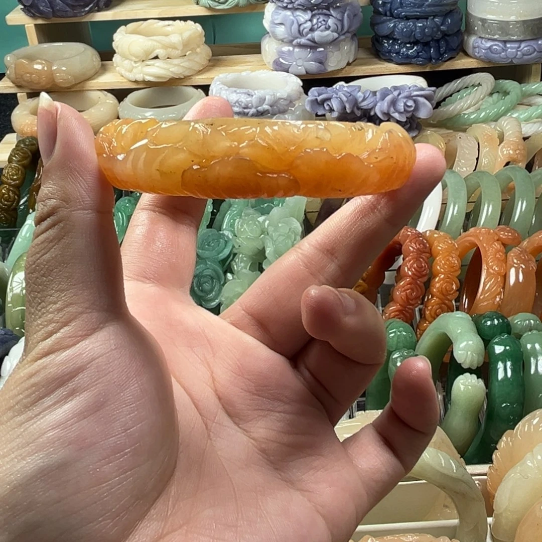 石英质玉未镶嵌雕花手镯