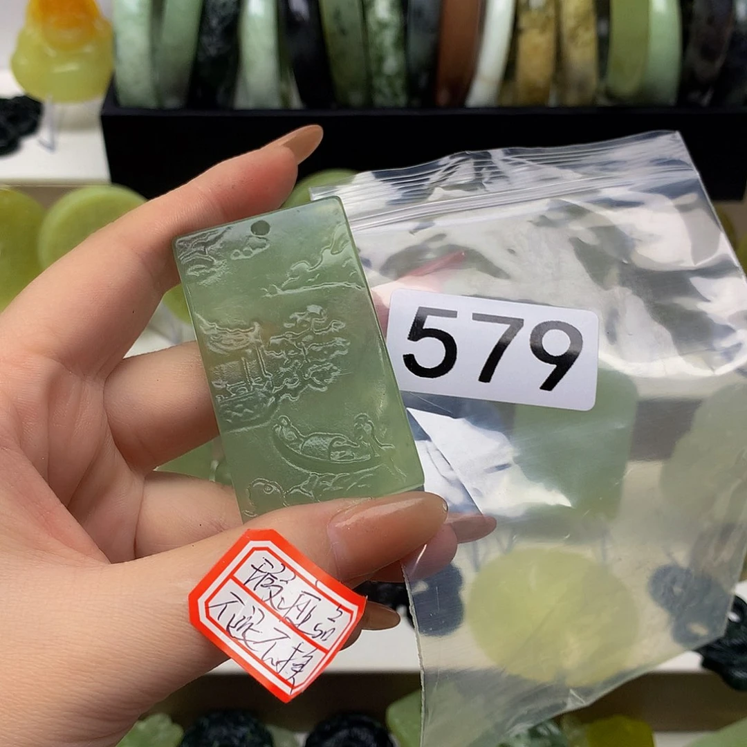 蛇纹石玉颈饰未镶嵌曼*雪