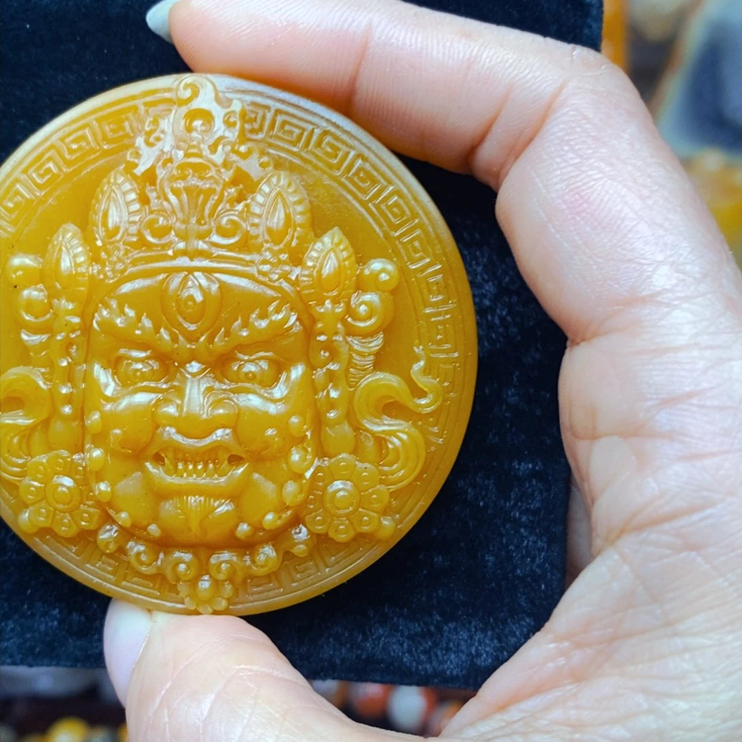 未镶嵌石英质玉（黄龙玉）颈饰