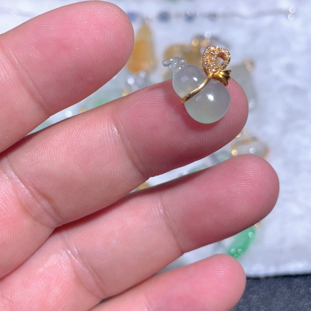 翡翠18K金镶嵌颈饰