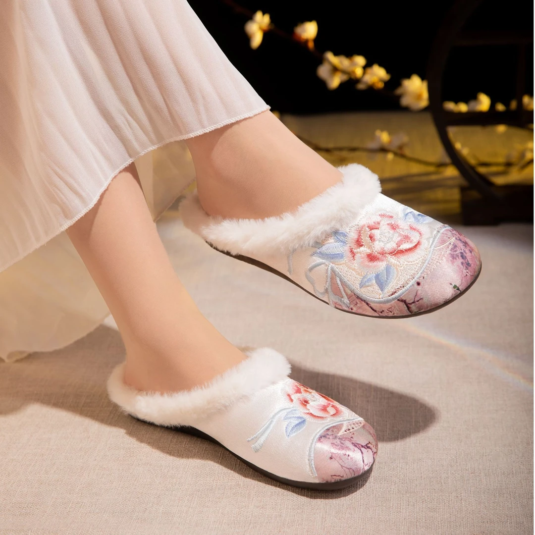 老北京布鞋女冬季加绒圆头古风刺绣旗袍鞋子居家民族风绣花棉拖鞋