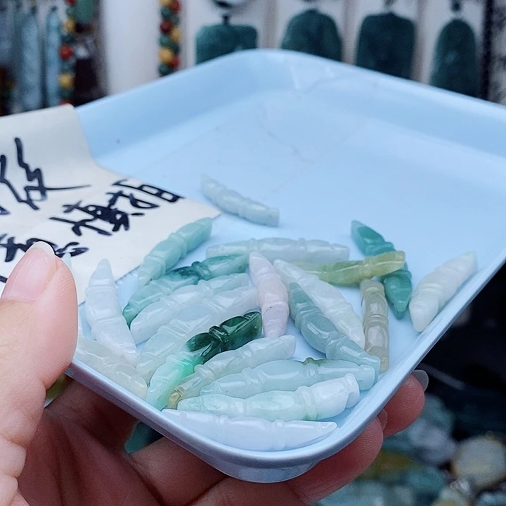 翡翠未镶嵌颈饰翡翠