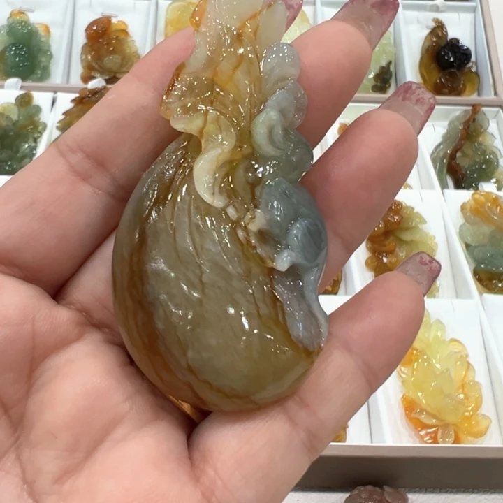 蛇纹石玉未镶嵌颈饰