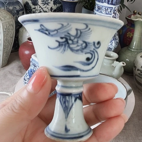 青花纹龙高脚瓶非常好