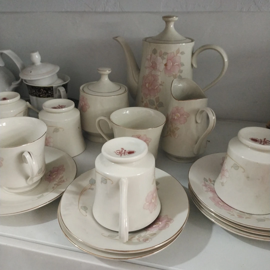 春雷象牙瓷红花15头茶具